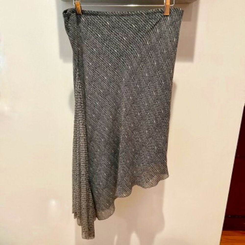 MAX STUDIO - skirt Size M 100% silk. Black &  white. Asymmetrical hem.